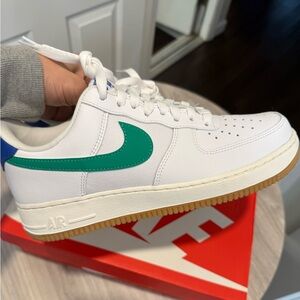 Nike White and Green Sneakers